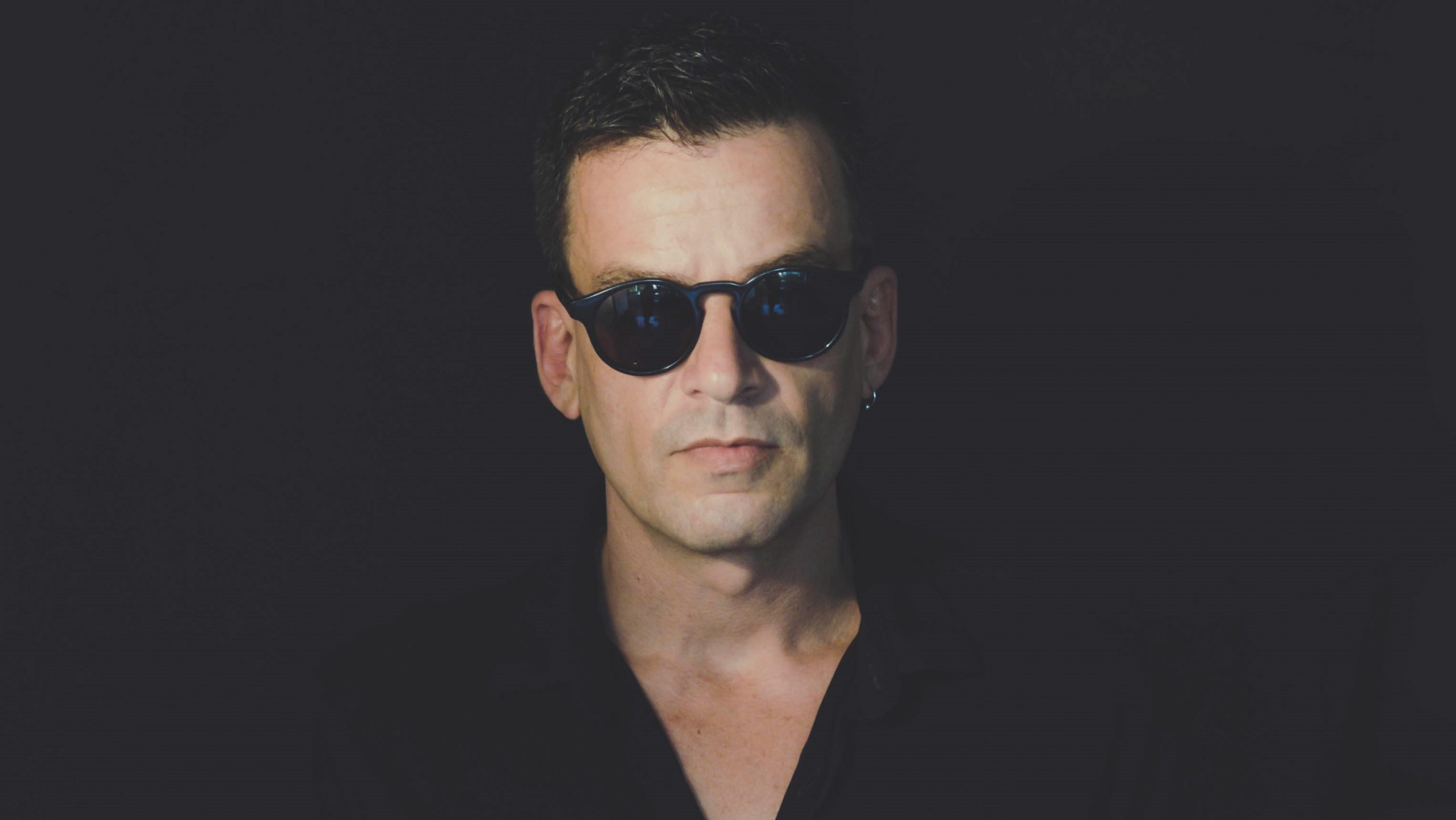 Oásis sonoro: a paixão pelos sintetizadores de Pedro Auguxt impressa em seu novo EP